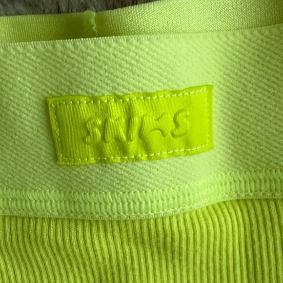 SKIMS Lime Button-Up top and leggings - Picture 4 of 7